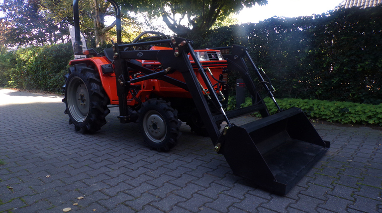 Kubota B1-17 mit Frontlader ab 125 € pro Monat.